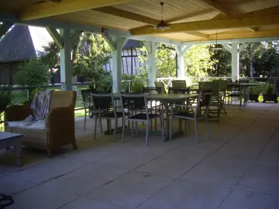 Restaurant ou autre lieu de restauration dans l'établissement La Grange des Marettes