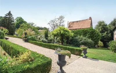 Jardin de l'établissement Gorgeous Home In Les Damps With Wifi