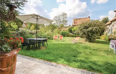 Jardin de l'établissement Gorgeous Home In Les Damps With Wifi