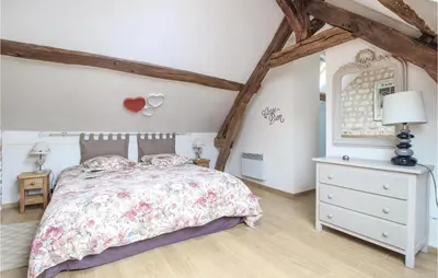 Un ou plusieurs lits dans un hébergement de l'établissement Gorgeous Home In Les Damps With Wifi