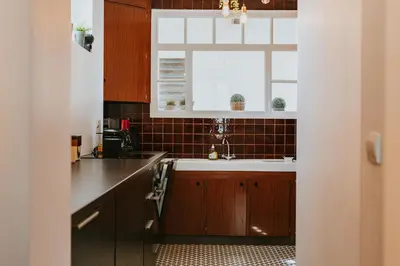 Cuisine ou kitchenette dans l'établissement La Vague - Accès Piscine