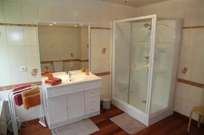Salle de bains dans l'établissement Les Rives de l'Andelle