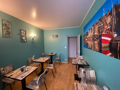 Coin salon dans l'établissement Hotel de Normandie