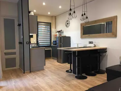Cuisine ou kitchenette dans l'établissement Maison individuelle dans ancienne ecurie