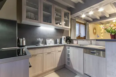 Cuisine ou kitchenette dans l'établissement Aux 3 nids fleuris