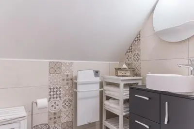Salle de bains dans l'établissement Aux 3 nids fleuris