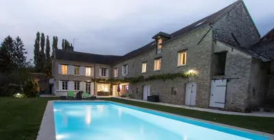 Piscine de l'établissement Le clos de Chaussy ou située à proximité