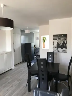 Plan de l'établissement APPARTEMENT Deux chambres Salon Parking Rouen Kindarena
