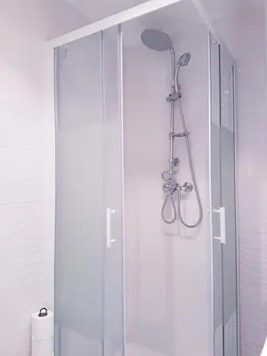 Salle de bains dans l'établissement Cosy Immo Key - Chambly Persan Roissy