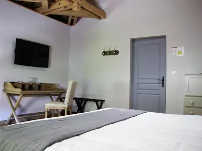 Un ou plusieurs lits dans un hébergement de l'établissement Le Domaine de Montchevreuil