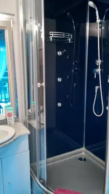 Salle de bains dans l'établissement Les chambres du lac
