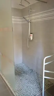 Salle de bains dans l'établissement Les chambres du lac