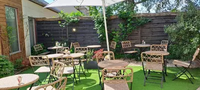Jardin de l'établissement Hotel des Iris