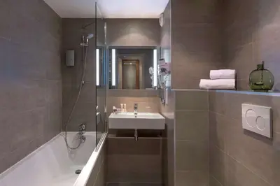 Salle de bains dans l'établissement Best Western Plus Hotel Du Parc Chantilly