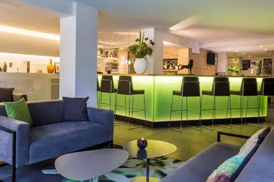 Coin salon dans l'établissement Best Western Plus Hotel Du Parc Chantilly