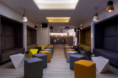 Coin salon dans l'établissement Best Western Plus Hotel Du Parc Chantilly