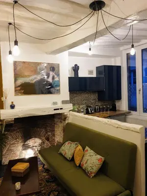 Télévision ou salle de divertissement dans l'établissement Maison hypercentre Rouen avec parking gratuit