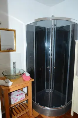 Salle de bains dans l'établissement GITE DE L'AVENUE VERTE