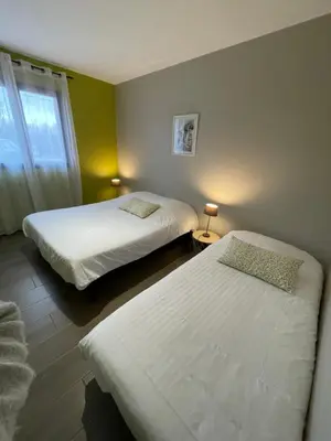 Un ou plusieurs lits dans un hébergement de l'établissement Maison avec Piscine intérieure privée sans vis à vis chauffée toute l année