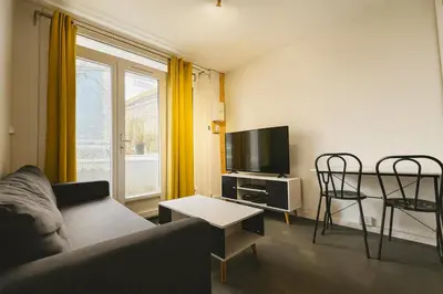 Télévision ou salle de divertissement dans l'établissement Studio tout équipé - 300m gare - 005