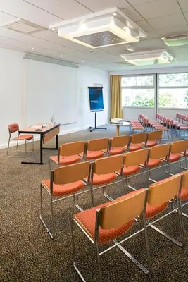 Espace de conférence ou salle de réunion dans l'établissement Novotel Amiens Pôle Jules Verne