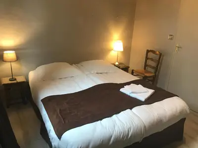 Un ou plusieurs lits dans un hébergement de l'établissement Hôtel de Paris Restaurant BISTRONOMY