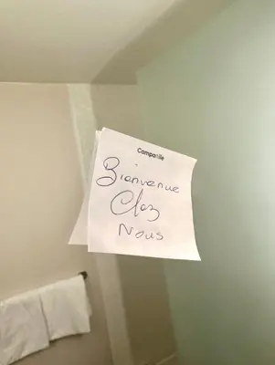 Certificat, récompense, panneau ou autre document affiché dans l'établissement Campanile Hotel Chantilly