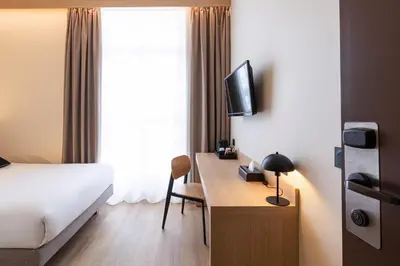 Télévision ou salle de divertissement dans l'établissement Grand Hôtel De La Seine