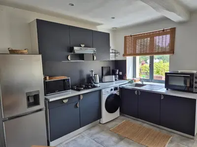 Cuisine ou kitchenette dans l'établissement L'Abaca 25