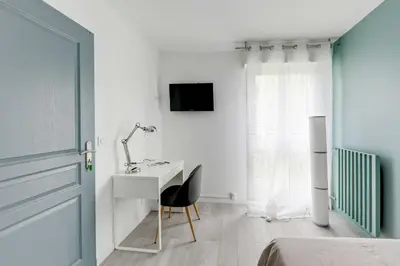 Télévision ou salle de divertissement dans l'établissement Le paradis de Lila