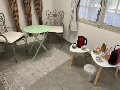 Coin salon dans l'établissement Sur la route des peintres