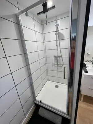 Salle de bains dans l'établissement Charmant studio neuf de 40m2 / tout confort