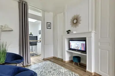 Télévision ou salle de divertissement dans l'établissement Résidence Le Guyencourt Amiens Centre
