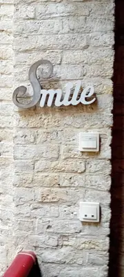 Certificat, récompense, panneau ou autre document affiché dans l'établissement Smile