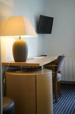 Télévision ou salle de divertissement dans l'établissement Le Pré Saint Germain