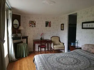 Un ou plusieurs lits dans un hébergement de l'établissement Château de la Bucaille - entier