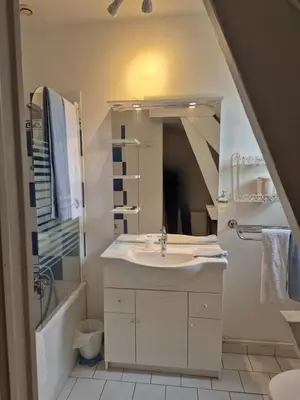 Salle de bains dans l'établissement Villa Les Iris