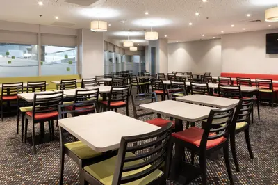 Restaurant ou autre lieu de restauration dans l'établissement Holiday Inn Express Amiens by IHG
