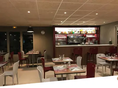 Restaurant ou autre lieu de restauration dans l'établissement Campanile Amiens - Glisy