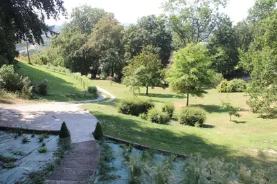 Jardin de l'établissement La Bellevue, maison entière