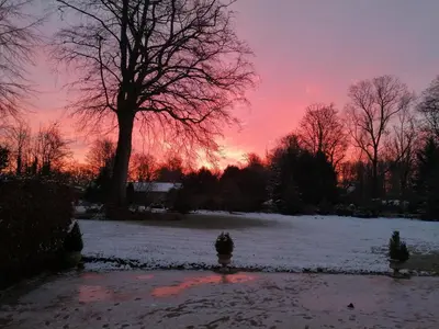 Lever ou coucher de soleil vu de le séjour chez l'habitant ou à proximité