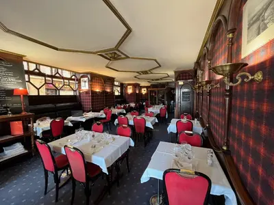 Restaurant ou autre lieu de restauration dans l'établissement LOGIS Hôtel & Restaurant - Les Arcades