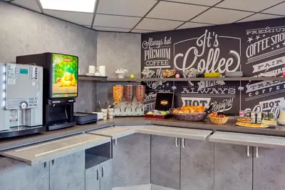 Cuisine ou kitchenette dans l'établissement Welcomotel Les Mureaux