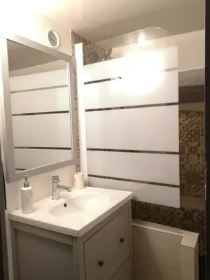 Salle de bains dans l'établissement Le Perchoir (Hotel de ville / 40m22 / 1ch / 2-4pers )