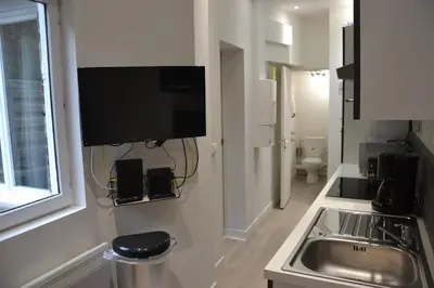 Cuisine ou kitchenette dans l'établissement Petit T2 hypercentre avec terrasse privée - 006