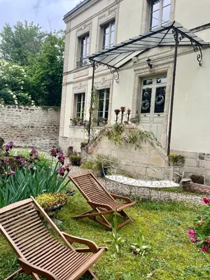 Jardin de l'établissement CLOS REMY Maison d'hôtes