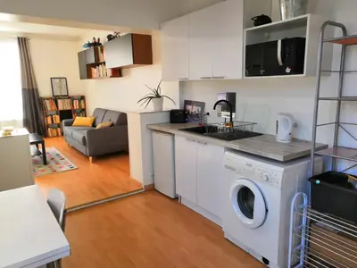 Cuisine ou kitchenette dans l'établissement Appartement proche de Paris comme à la maison