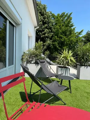 Jardin de l'établissement Logis Hôtel & Restaurant Le Vert Bocage