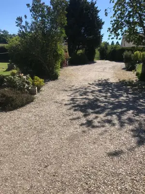 Jardin de l'établissement Gîte du Domaine de La Reine Blanche