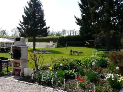 Jardin de l'établissement Chambres d'hôte du Domaine de la Reine Blanche